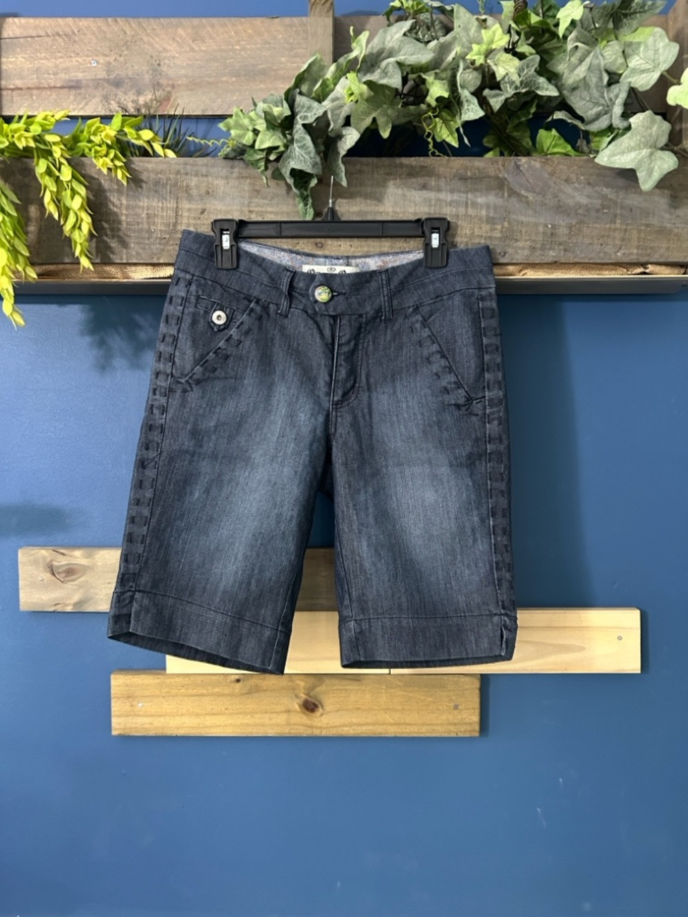 one 5 one Blue Denim Bermuda Shorts Whip-Stitch (embroidered) EUC SZ 6